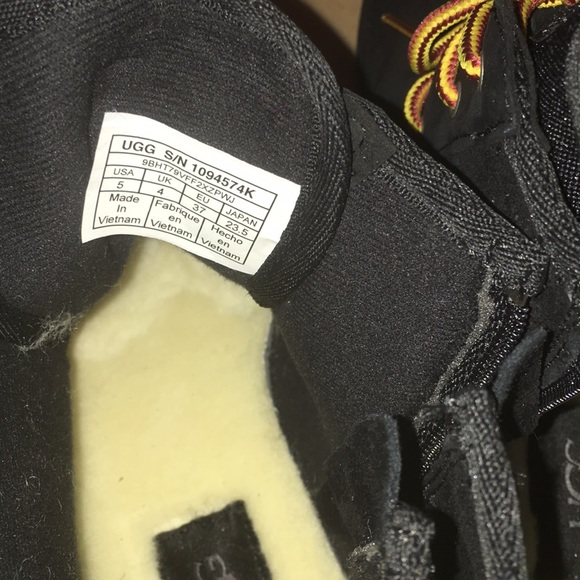 ❄️🎃🎉HP 8/31 Ugg boys waterproof ankle boot. Sz 5 - Picture 8 of 8